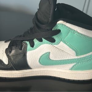 Size 2.5 Jordan’s